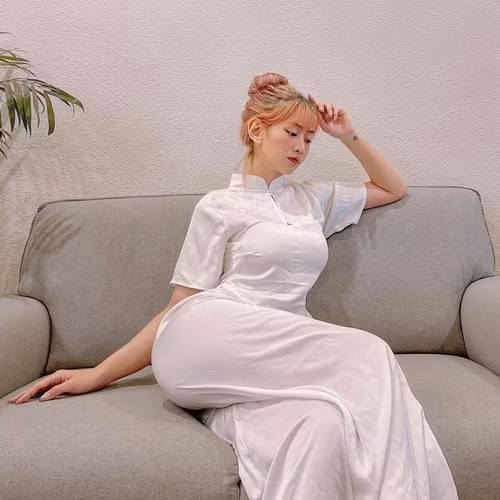 Một người có thể thích Lê Bống vì những clip nhảy đẹp nhưng cũng có thể quay lưng nếu hot girl TikTok này quá sa đà vào việc khoe thân.