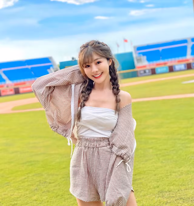 Hiện tại, trang Instagram của Eli thu hút tới hơn 250.000 follow.