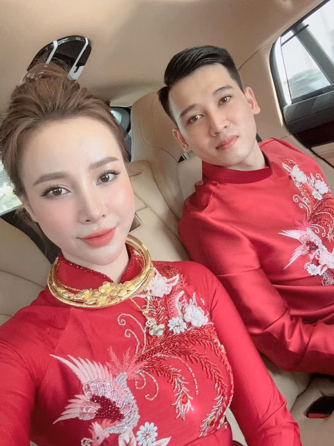 Trong khi dân mạng xôn xao về món quà cưới khủng thì nhân vật chính cho biết số tiền không phải là tất cả. Thay vào đó anh và cậu bạn còn lại quan trọng tình cảm hơn vì nhóm 3 người đã cùng nhau trải qua rất nhiều khó khăn.