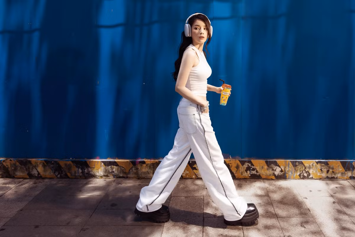 Nhờ gương mặt xinh xắn, Mie được khán giả và đồng nghiệp phong là "Hoa hậu DJ".
