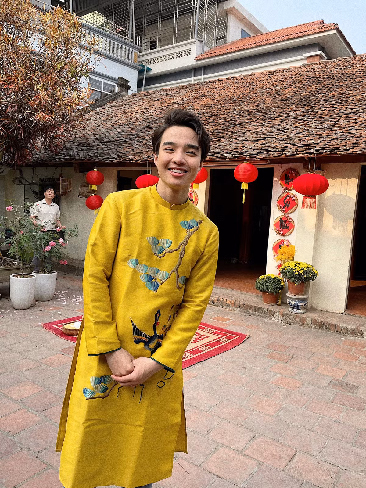 Sở dĩ hot TikToker bị cho là ăn cắp content mà không phải ngược lại bởi theo thời gian đăng tải, những status này đã được 2 page nói trên đăng từ năm 2021 còn ở page Tun Phạm thì mới có gần đây (ngày 16 - 17/4/2022).