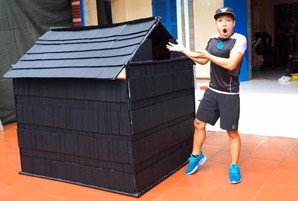 Những video từ kênh YouTube nãy vẫn thu về hàng triệu lượt xem thời điểm đó, tuy nhiên cũng ngập tràn các bình luận chỉ trích và dislike.