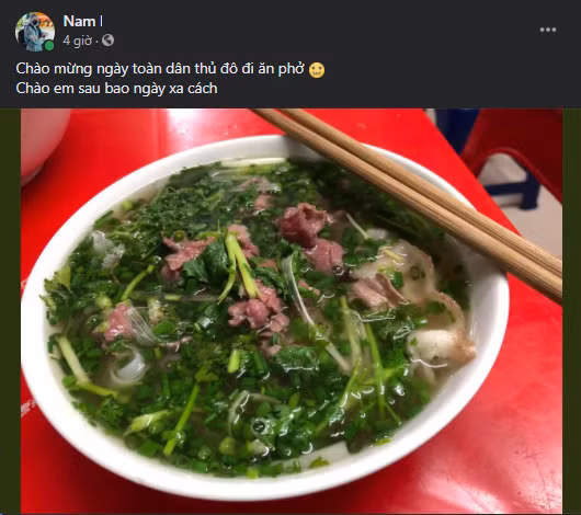 Chủ đề ăn phở ở Hà Nội dường như "chiếm sóng" trên mạng xã hội sáng nay.