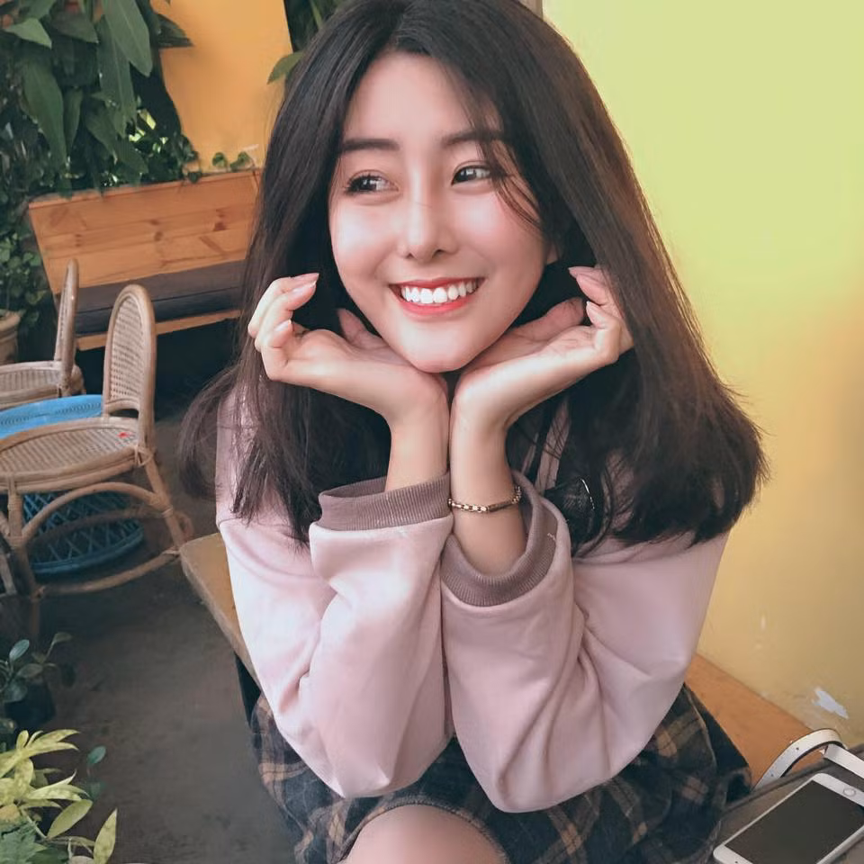 Bên cạnh đó, Võ Ngọc Trân cũng cho biết: "Mình cảm thấy bình thường với những bình luận đó vì cũng quen rồi, mỗi người mỗi ý, cách đánh giá và nhìn nhận khác nhau. Với lại chắc mọi người cũng không có ý gì xấu đâu, chẳng qua đúng là bức tranh có sự đối lập vì bảng màu của mình không trộn thôi. Nhưng nếu khách quan, nhìn vào ai cũng biết mình chỉ làm màu chứ vẽ vời gì...