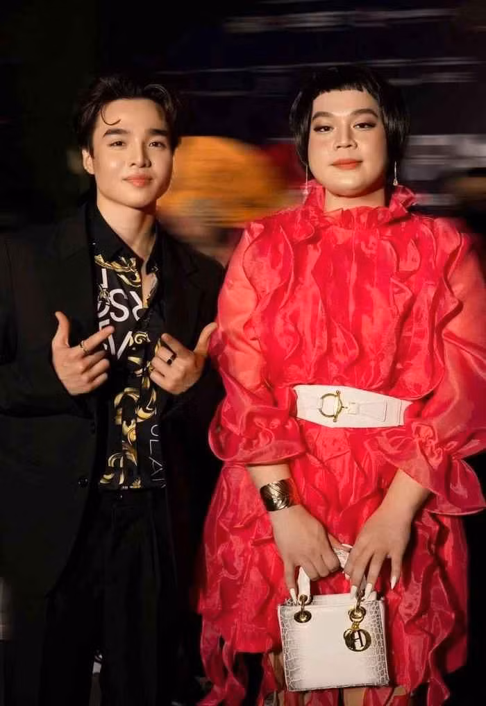 .Long Chun là một nhà sáng tạo nội dung nổi tiếng với kênh TikTok có hơn 6,3 triệu người theo dõi. Đi lên từ nghề diễn, đến nay, anh còn khá thành công trong công việc kinh doanh quán ăn.