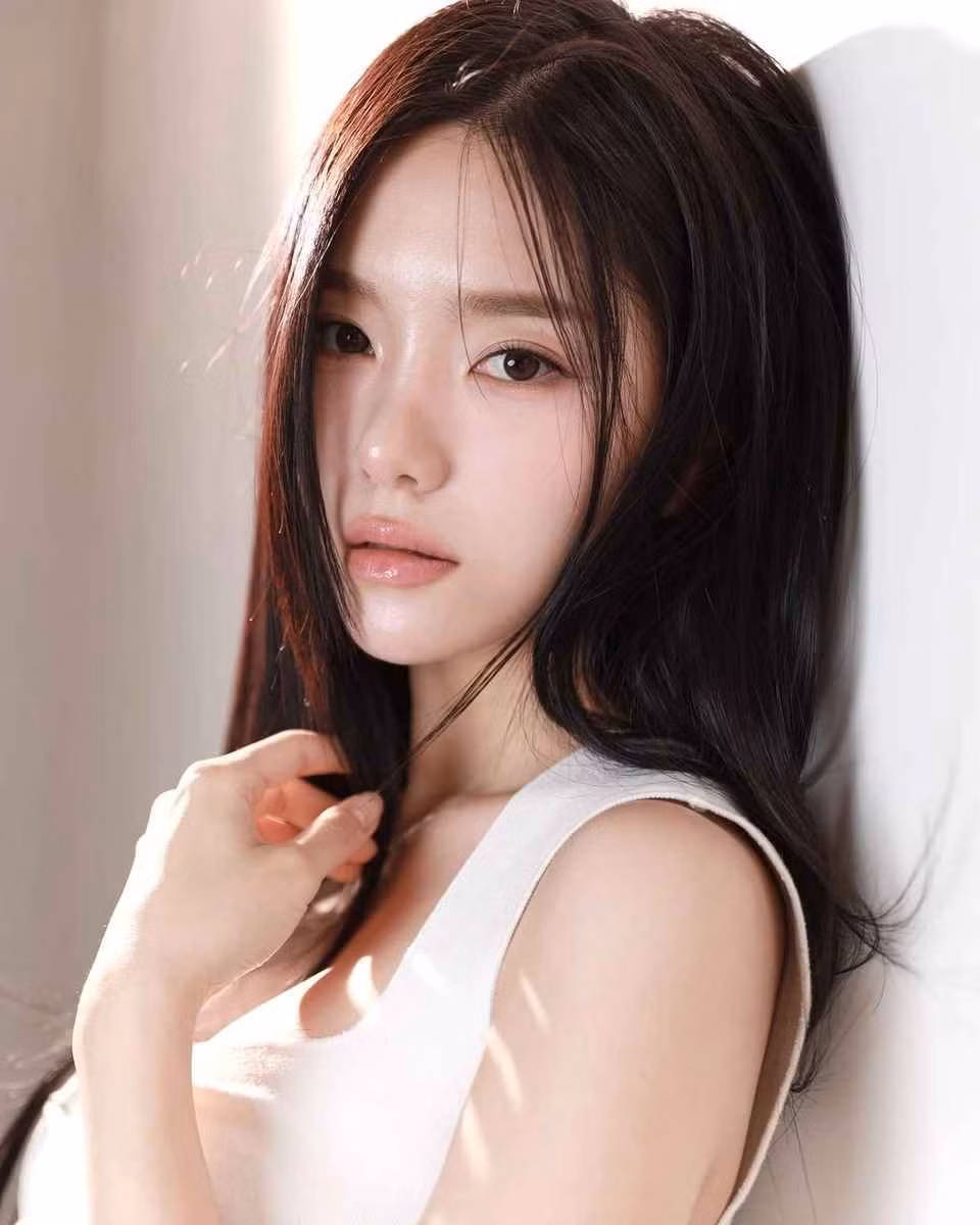 Gái xinh đang gây sốt tại Đảo Thiên Đường: Visual xinh khó cưỡng, tủ đồ có đúng 5 màu Chương trình hẹn hò Đảo Thiên Đường vừa lên sóng đã nhận được nhiều sự chú ý của khán giả. Trong tập 1, cô gái hot nhất chính là mỹ nhân Hàn Quốc Lee Rayeon.