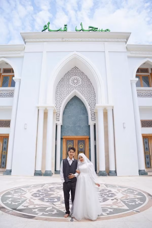 Nhìn Vidhia e ấp bên cạnh đạt Villa, nở nụ cười hạnh phúc, ai cũng cảm thấy mừng thay cho cô bởi sau bao biến cố, vượt qua khoảng cách giữa hai quốc gia, sự bất đồng về văn hóa, ngôn ngữ, cặp đôi đã chuẩn bị chính thức về chung một nhà.