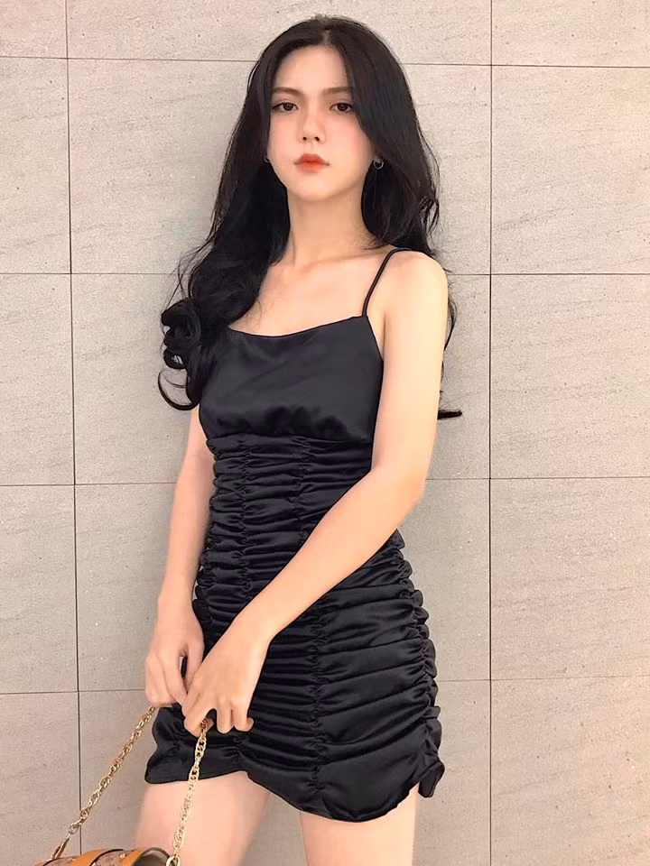 Nhờ gương mặt này, Khanh được các shop thời trang mời làm người mẫu ảnh, người mẫu sản phẩm.