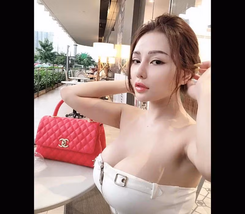 Sự thật chứng minh dù là con trai hay con gái thì photoshop cũng cực kì quan trọng trong khoản giúp mình xinh đẹp hơn, minh chứng rõ ràng nhất đó là Mon 2K.