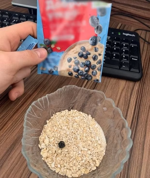 Điển hình như gói ngũ cốc trân châu này, nhìn ảnh thì full toping nhưng thực tế thì... nhõn một chiếc.