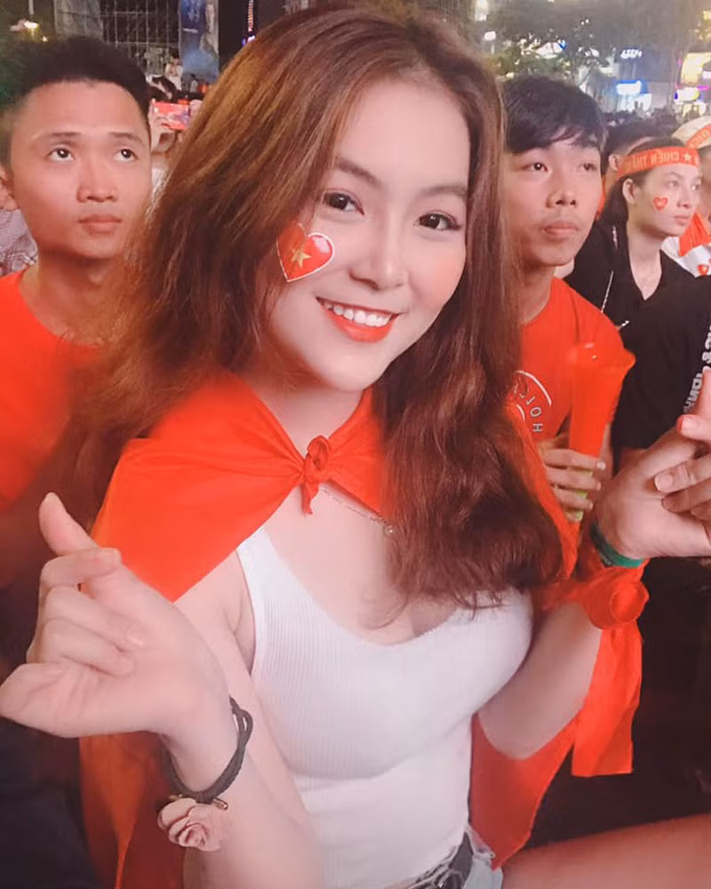 Trên Facebook cá nhân, Trần Trân đăng tải không ít hình ảnh khoe thân hình gợi cảm.