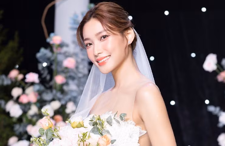 Phương Trinh được nhận xét sở hữu nhan sắc xinh đẹp, gương mặt đậm chất Á Đông và vóc dáng đẹp.