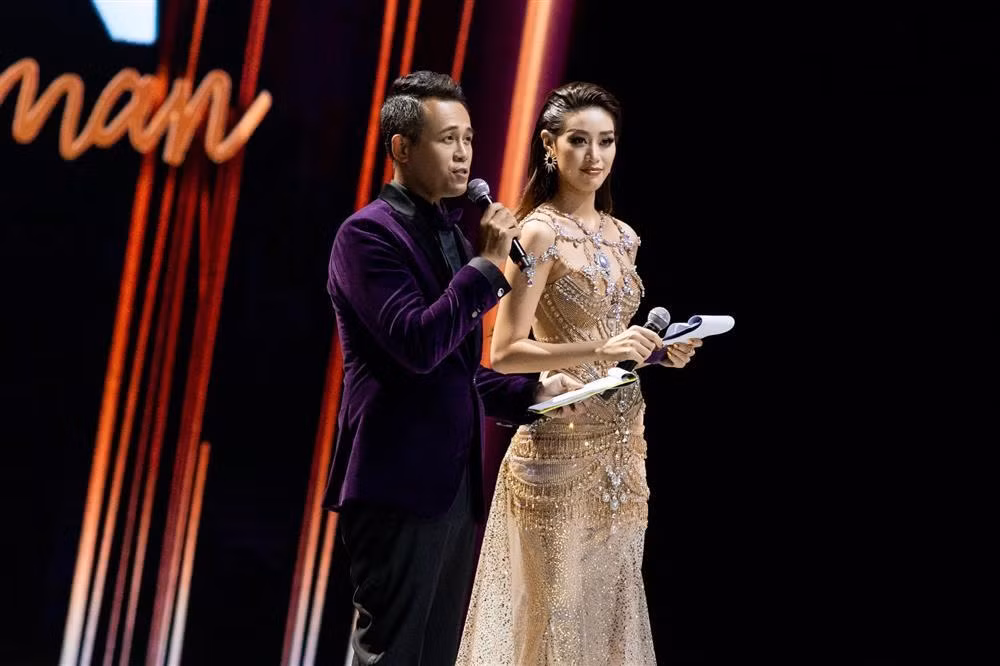 Mới đây MC Đức Bảo bất ngờ có chia sẻ thú vị về thu nhập của nghề MC khi bước chân vào VTV.