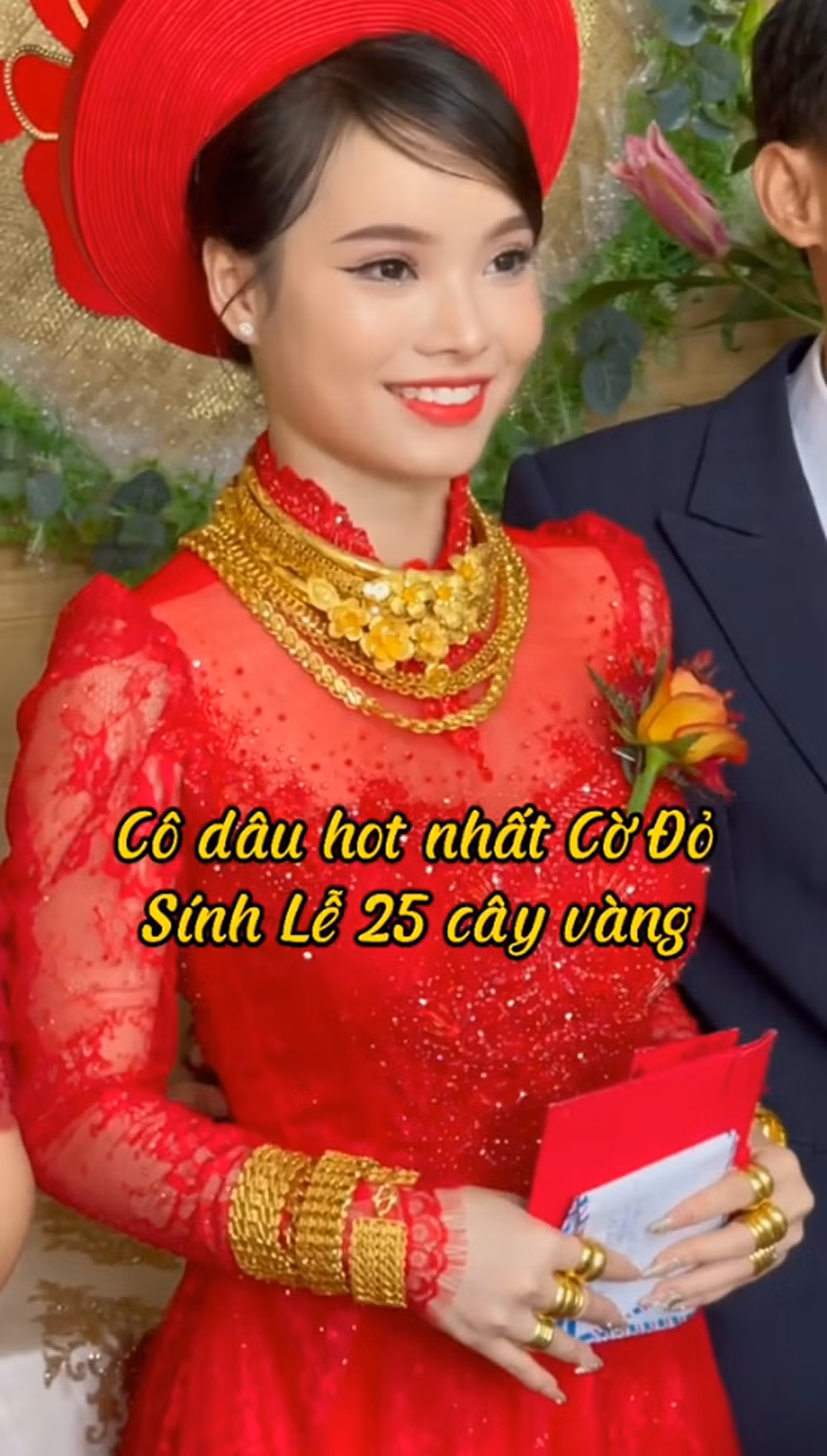 Mới đây nhất, đám cưới với của hồi môn khủng của chị Nguyễn Ánh Tuyết (SN 2000) và anh Phan Thế Tín (SN 1985) ở Huế trở thành tâm điểm khi cô dâu, chú rể nhận từ bố mẹ chồng 25 cây vàng, 200 triệu tiền mặt.