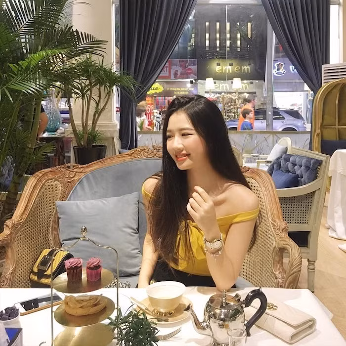 Sở hữu nhan sắc trẻ trung, nước da trắng trẻo và vóc dáng cân đối, Amee thường xuyên cập nhật cuộc sống sang chảnh của mình trên mạng xã hội.
