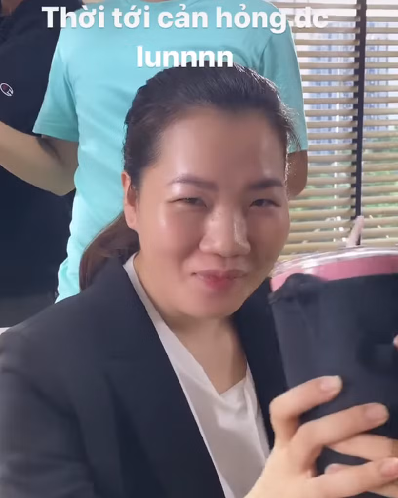 Ngày xưa, các status hay caption của Thúy Kiều giống y như con người cô nàng, cực đơn giản, ngắn gọn, không màu mè như hiện tại.