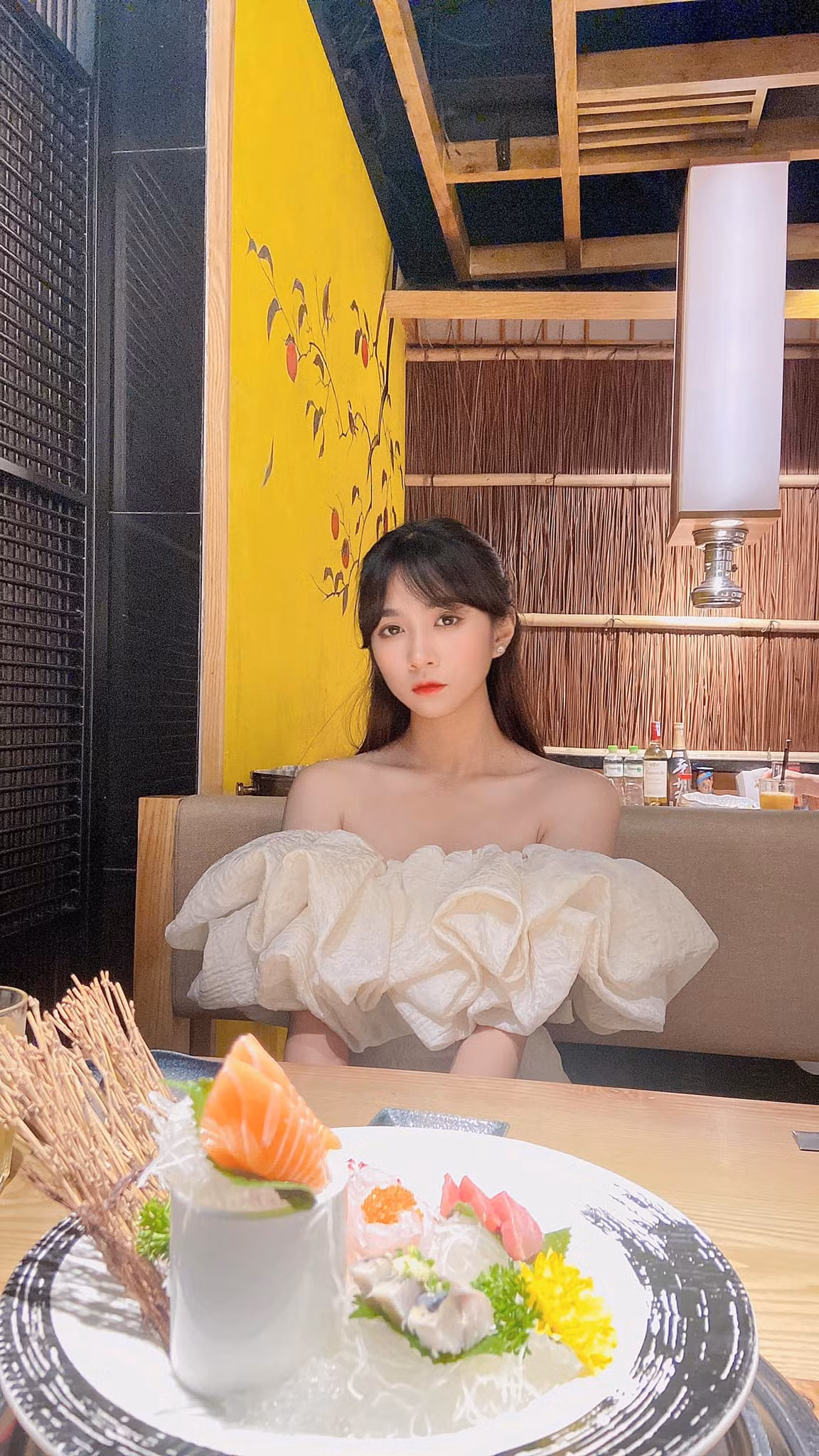 Với niềm yêu thích đó, về sau Minh Châu tiếp xúc với bóng đá nhiều hơn, không một trận đấu nào cô bạn bỏ qua.