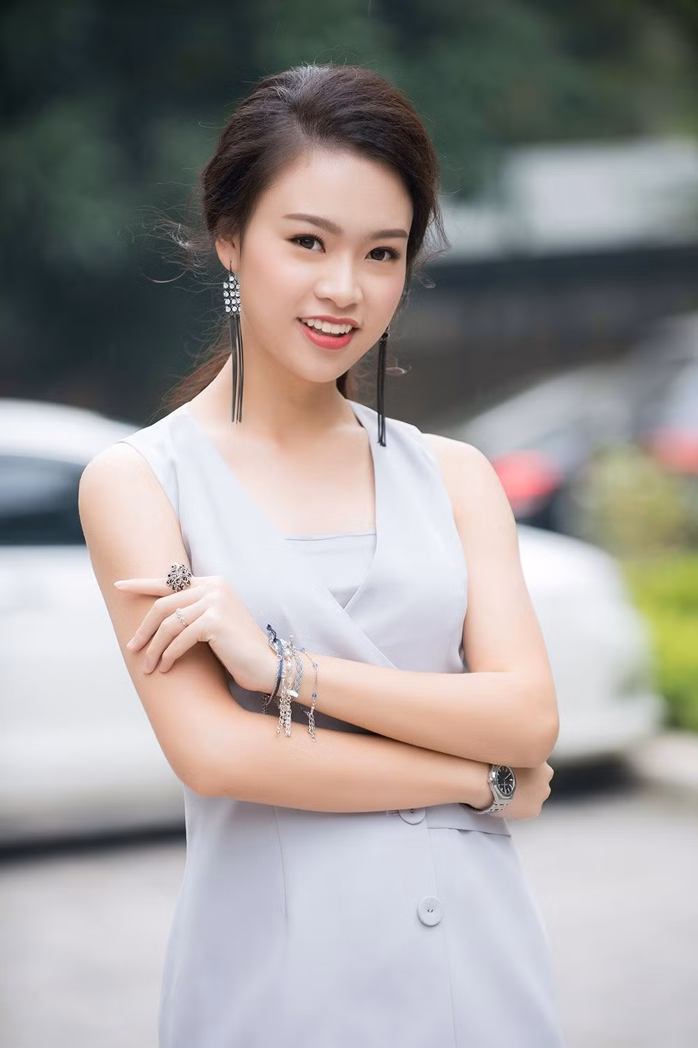 Nữ giảng viên tự tin khoe hình thể chuẩn mẫu với chiều cao 1m72 và số đo ba vòng 83-63-93 (cm) trong một thiết kế bikini.