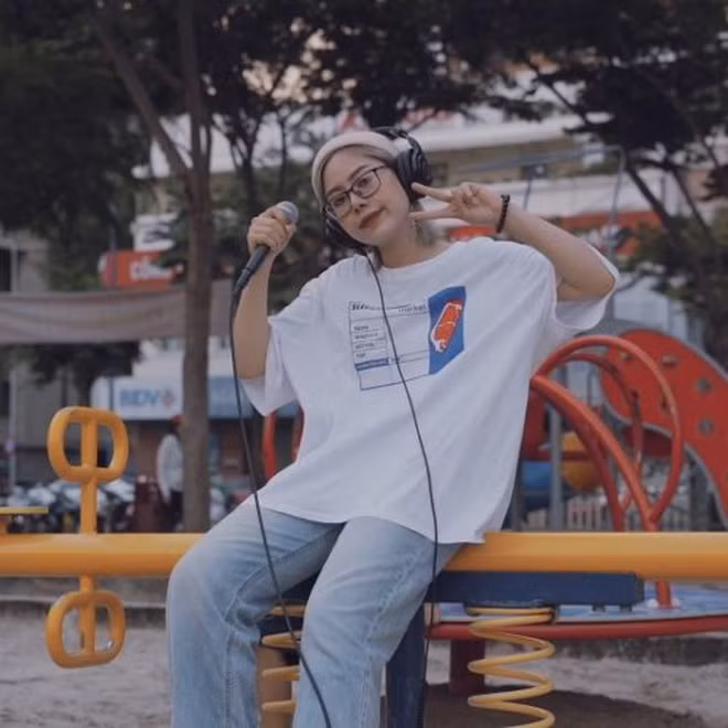 Mai Âm Nhạc cho biết mình không nghĩ gì nó, không quan tâm vì danh mục cuộc sống của mình không có điều này.