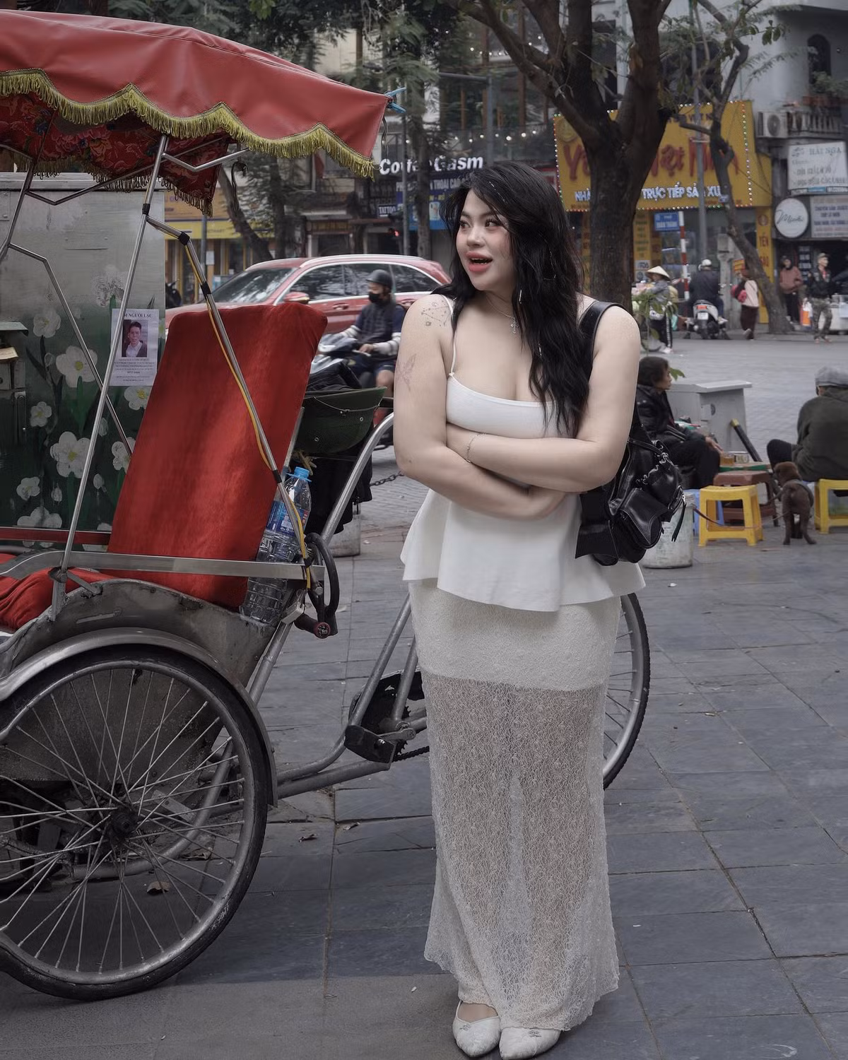 Hữu Vi tự tin tỏa sáng với vẻ đẹp của riêng mình, nhận được nhiều lời khen về ngoại hình xinh đẹp, cuốn hút.