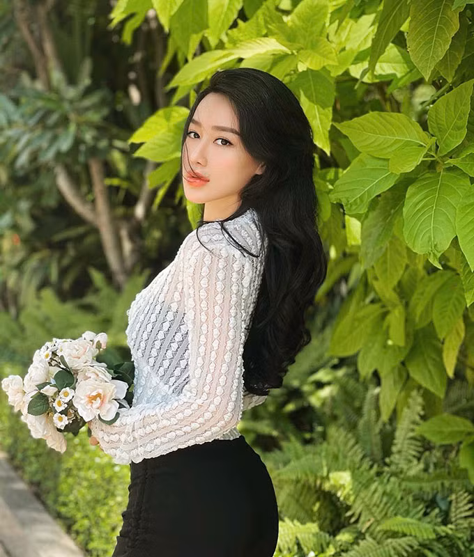 Helen Thanh Thảo thường xuyên đến xem trận đấu của CLB Bình Định ở V-League để cổ vũ bạn trai.