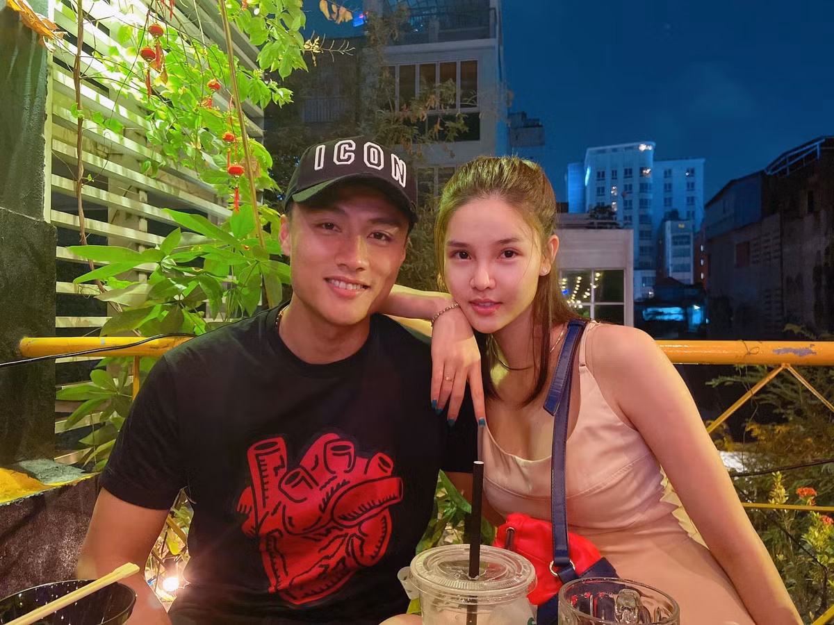 Hiện tại, Mạc Hồng Quân đang thi đấu và đóng quân ở Bình Định nhưng vợ và các con của anh vẫn sinh sống ở khu đô thi hạng sang ở Hà Nội.