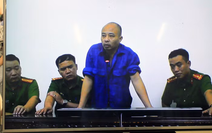 Nguyễn Xuân Đường hầu tòa với tư cách "Người có quyền lợi và nghĩa vụ liên quan" trong một vụ án mới đây.