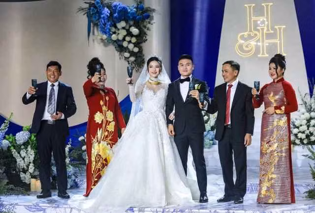 Ngoài ra, Chu Thanh Huyền cũng cho hay vì một ngày quá bận rộn nên không có thời gian để tâm đến những lùm xùm xung quanh.