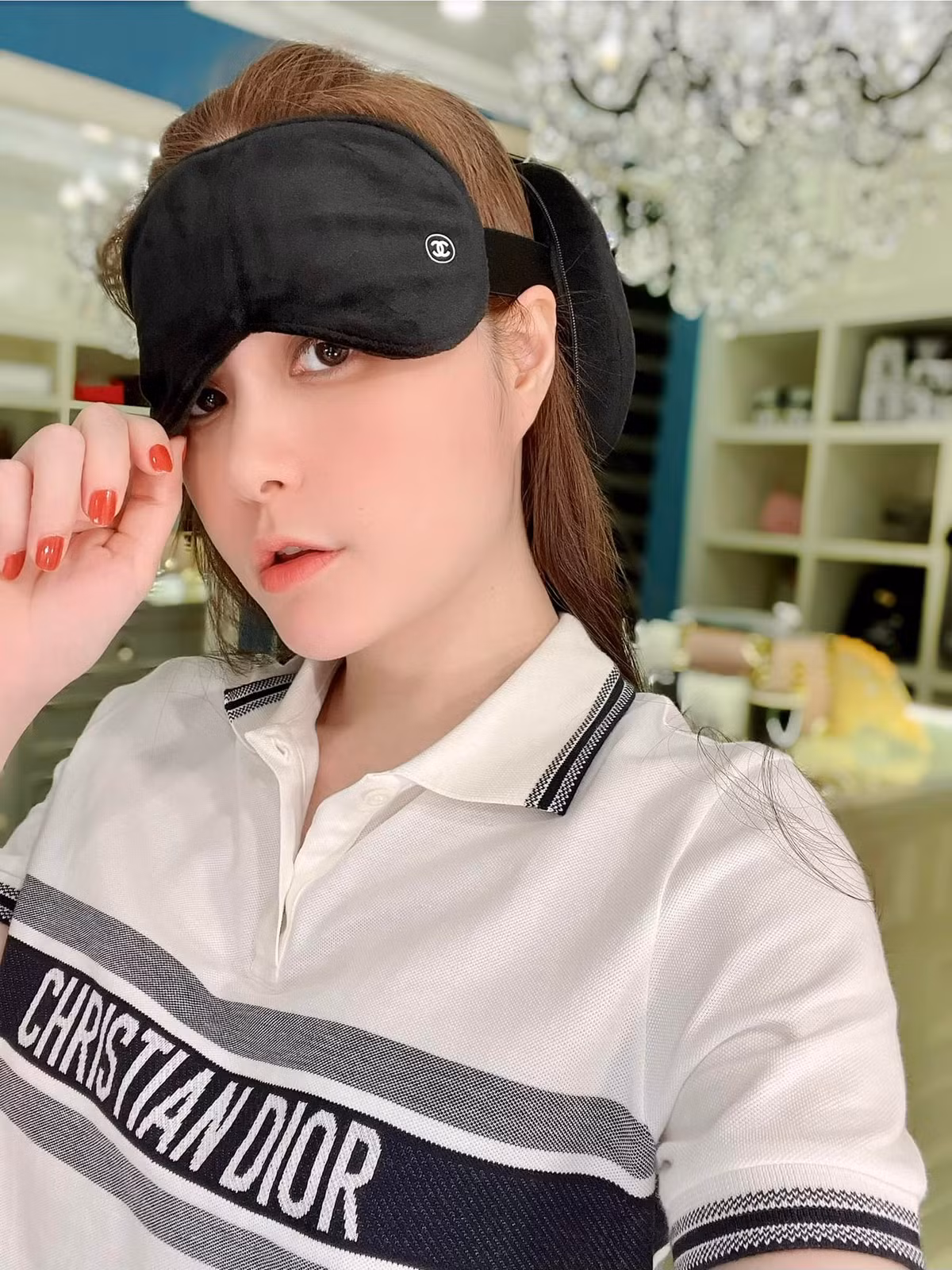 Đoàn Di Băng được biết đến với danh xưng "ca sĩ lấy chồng đại gia". Chồng cô là Nguyễn Quốc Vũ, sinh năm 1978. Anh sinh ra trong gia đình có truyền thống kinh doanh.