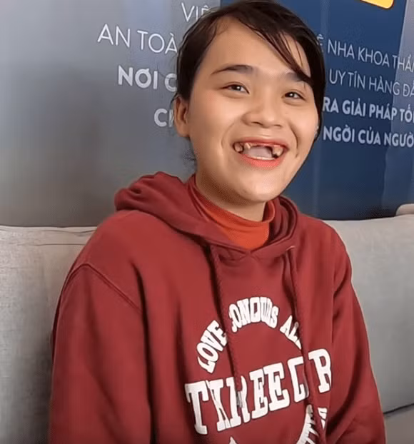 Khán giả quý mến "thánh sún" Ngân Thảo vì nét hài hước, duyên dáng nhưng lại hết sức chân chất, thật thà.