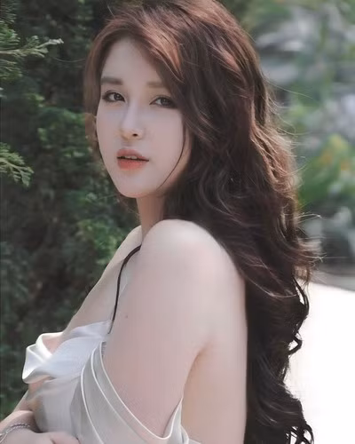 Kẻ gian lợi dụng hình ảnh cá nhân mà các cô nàng đăng tải, vẽ ra câu chuyện không có thật nhằm hạ thấp danh dự đối phương. Với việc lên tiếng kịp thời từ nữ giáo viên, người xem tạm thời yên tâm, hạn chế thấp nhất rủi ro của tin đồn.