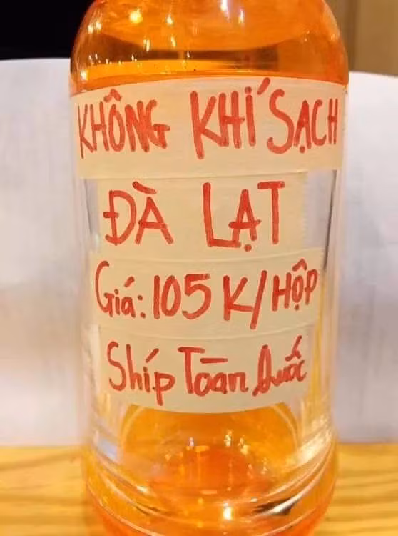 Về phía cộng đồng mạng, họ tỏ ra bất ngờ khi không khí hiện cũng có thể trở thành mặt hàng để rao bán.