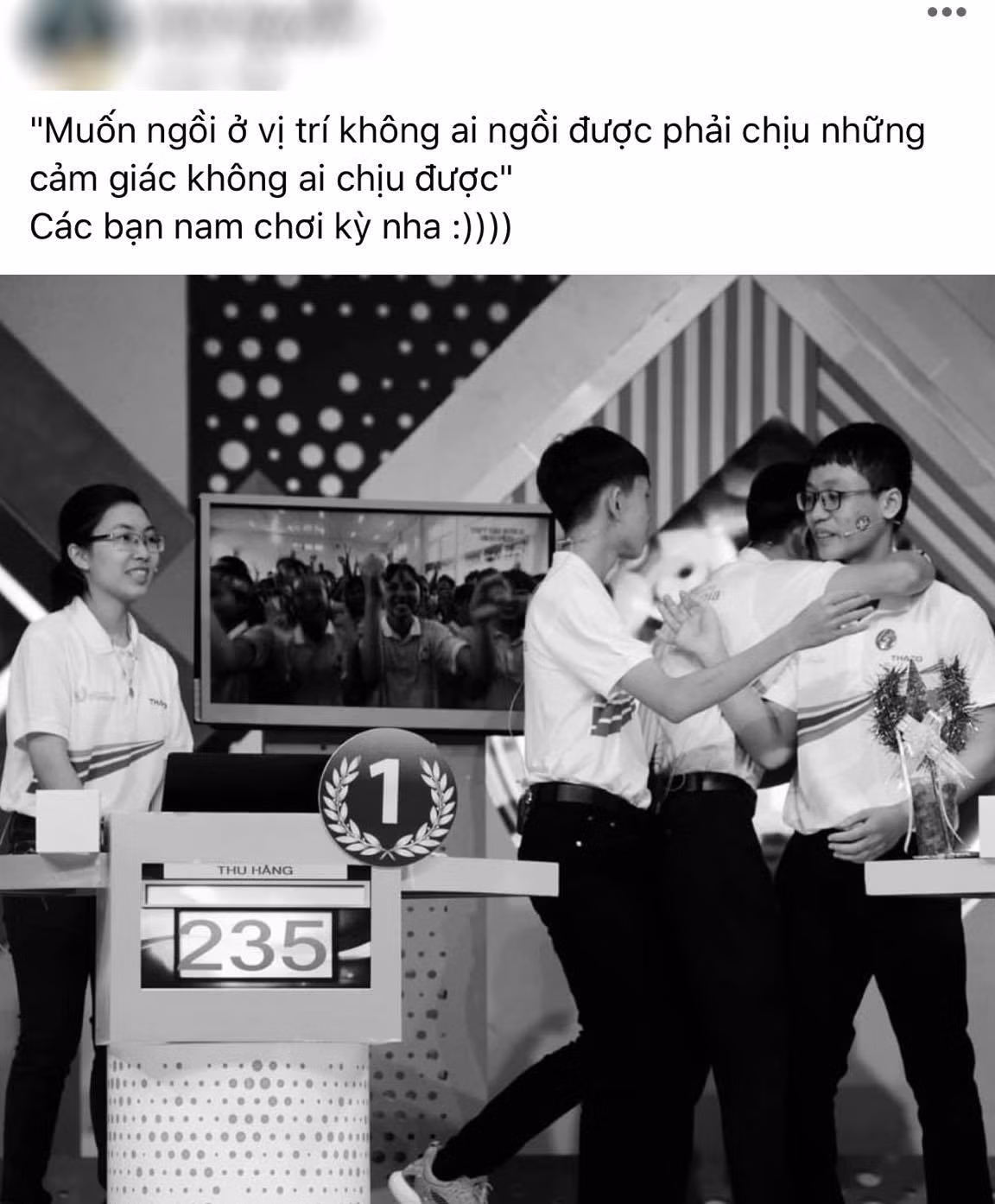 Nhiều người cũng bênh vực Thu Hằng rằng: "Muốn ngồi vị trí không ai ngồi được phải chịu cảm giác không ai chịu được".