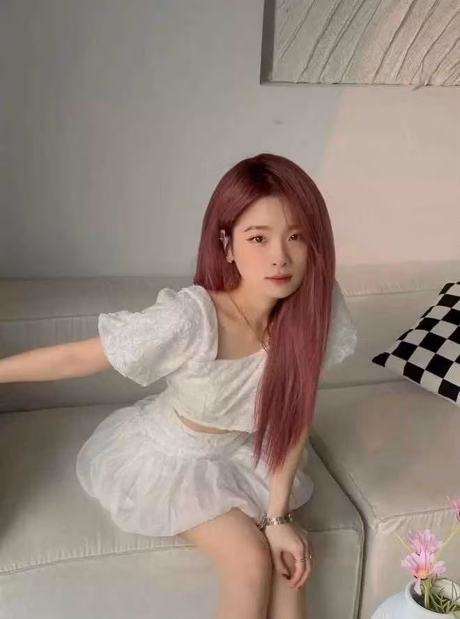 Bên cạnh những lời chúc phúc khi ngầm công khai với nam streamer, Ngọc Kem cũng nhận về không ít những bình luận tiêu cực như mượn tên tuổi của bạn trai để nổi tiếng...
