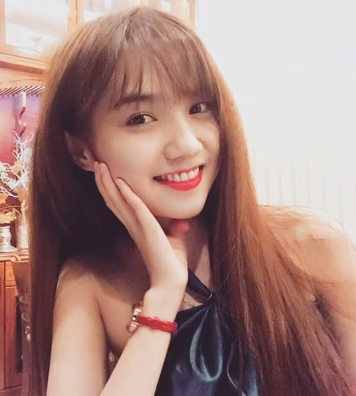 Thời điểm đó, Ái Thy được se duyên cho một chàng trai 26 tuổi, là trưởng phòng kinh doanh bất động sản. Cả hai có màn ghép đôi thành công, cùng bấm nút hẹn hò.