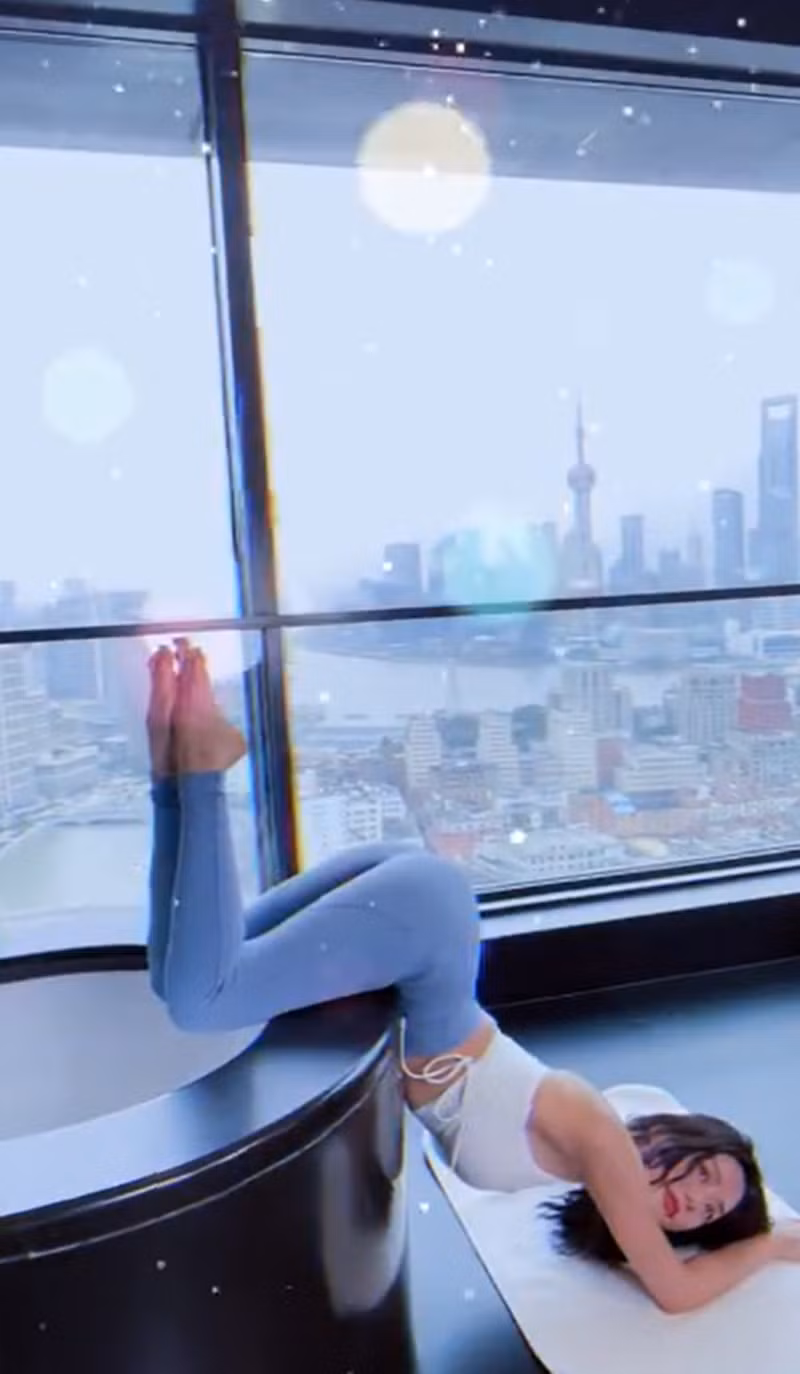 Đầu tiên là tư thế này không tốt cho sức khỏe, ảnh hưởng đến cột sống, thắt lưng bởi vậy bạn không nên làm điều tổn thương cơ thể.