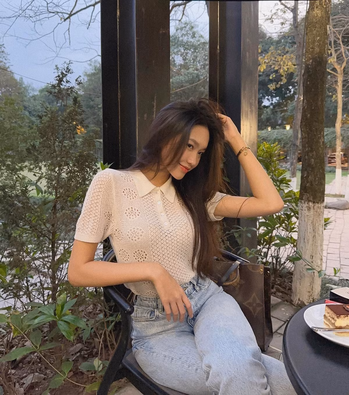 Dù là người nổi tiếng, được chú ý nhưng Doãn Hải My thường xuyên khoe ảnh đời thường không trang điểm. Nhan sắc của cô vô cùng ngọt ngào, dịu dàng thu hút mọi người.