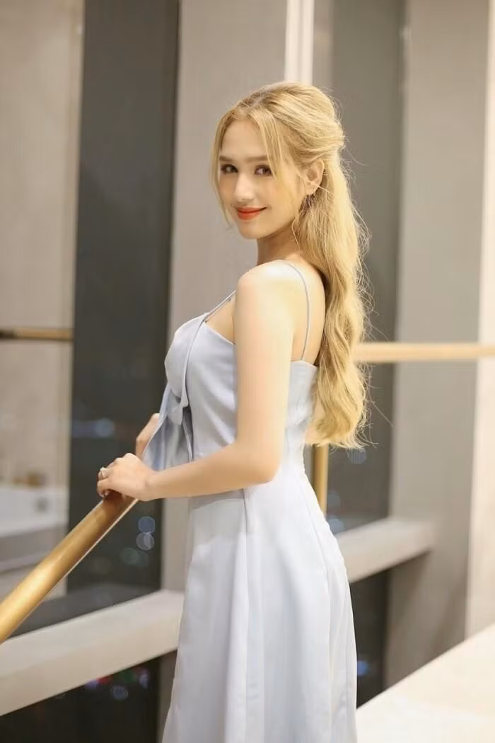 Nhắc đến những nàng dâu nhà hào môn của làng giải trí Việt không thể không nhắc đến hot girl Xoài Non - Bà xã xinh đẹp của streamer Xemesis.