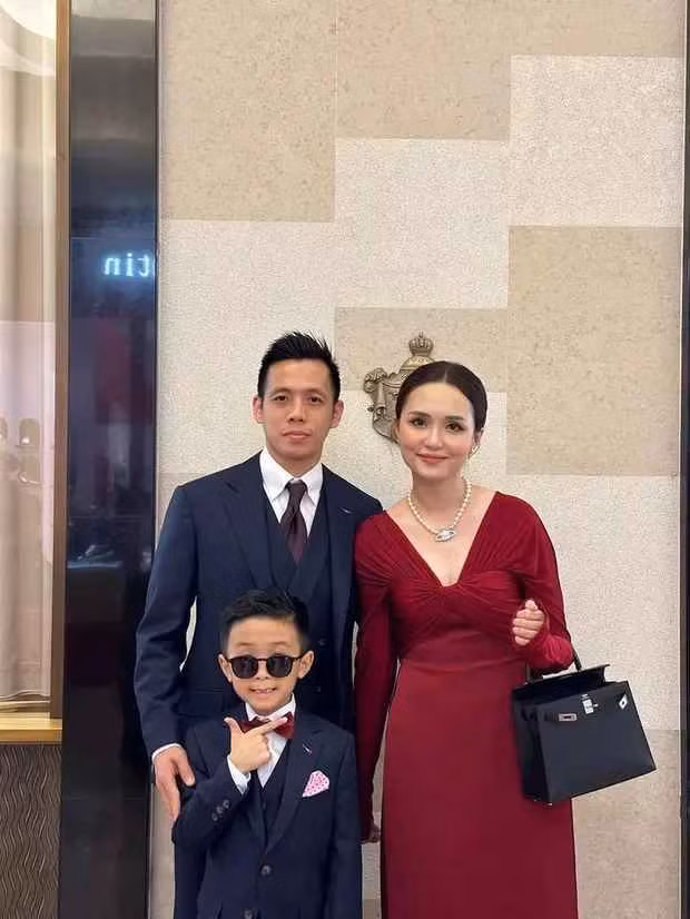Tối qua (25/2), Lễ trao giải Quả Bóng Vàng 2022 đã chính thức diễn ra tại TP. HCM. Hai cầu thủ nam và nữ đứng lên bục, nhận giải thưởng cao nhất chính là Huỳnh Như (Lank FC) và Nguyễn Văn Quyết (CLB Hà Nội).