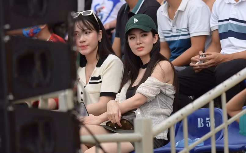 Nguyễn Tú Linh sinh năm 1991 (Hà Nội), là một trong những gương mặt nổi bật của giới trẻ.