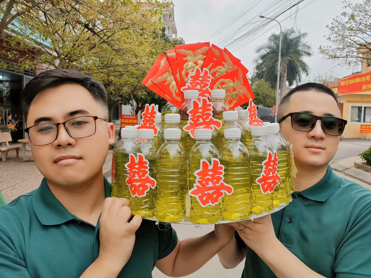 Nhìn vào mâm quà cưới của hội bạn thân lầy lội này, người xem có thể dễ dàng nhận ra sắc xanh óng ảnh của loại quà tặng "xa xỉ" này.