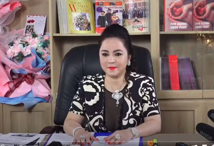 Nữ CEO khu du lịch Đại Nam nói: "Nếu anh thật lòng, tôi cũng xấu hổ xin anh 10 triệu đô cho các cháu vào một tài khoản ngân hàng. Tiền lãi phát sinh có thể dùng để đi học, nếu có thiếu thốn gì ở Việt Nam còn rất nhiều người bao bọc. Đó là nếu anh thật sự có tâm, còn nói để lo đi qua bên đó thì nghe xa xôi vời vợi quá".