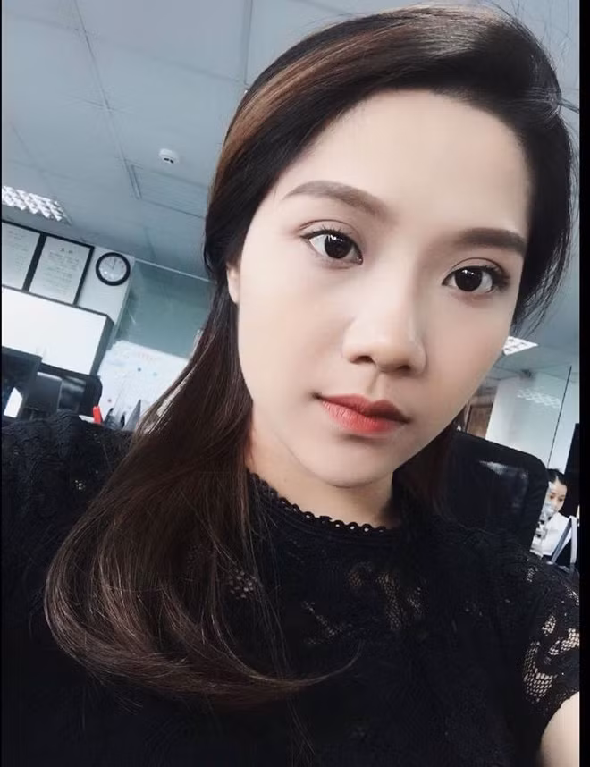 Theo chia sẻ 1 học sinh của lớp cô Hoàng Anh cho biết, bên ngoài cô giáo này là người hài hước và rất hiền. Dù tiếng Nhật là môn tương đối khó hiểu, nhưng với cách giảng đưa ra nhiều dẫn chứng, minh họa nữ giáo viên này khiến học sinh dễ hiểu, dễ học hơn.
