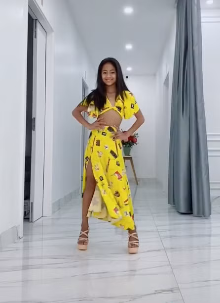 Theo dõi trang cá nhân của Khánh Huyền, không khó để nhận ra nhân vật chính có sự thay đổi ngoạn mục, nhất là sau thời điểm đăng kí tham dự cuộc thi hoa hậu nhí.