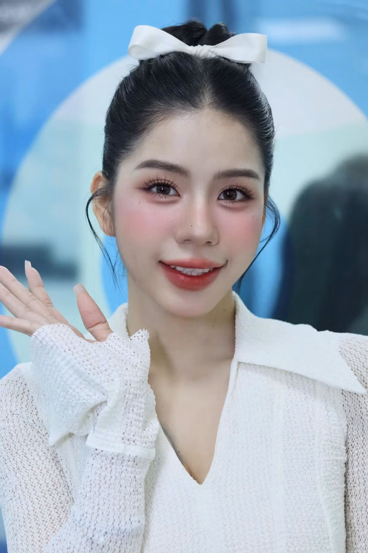 Vụ việc khiến "chiến thần livestream" phải lên tiếng xin lỗi. "Đây là một bài học đắt giá và sâu sắc giúp tôi trưởng thành hơn và nhắc nhở tôi luôn phải nghiêm túc và thận trọng trong từng câu từ", Hằng Du Mục chia sẻ trên trang cá nhân.