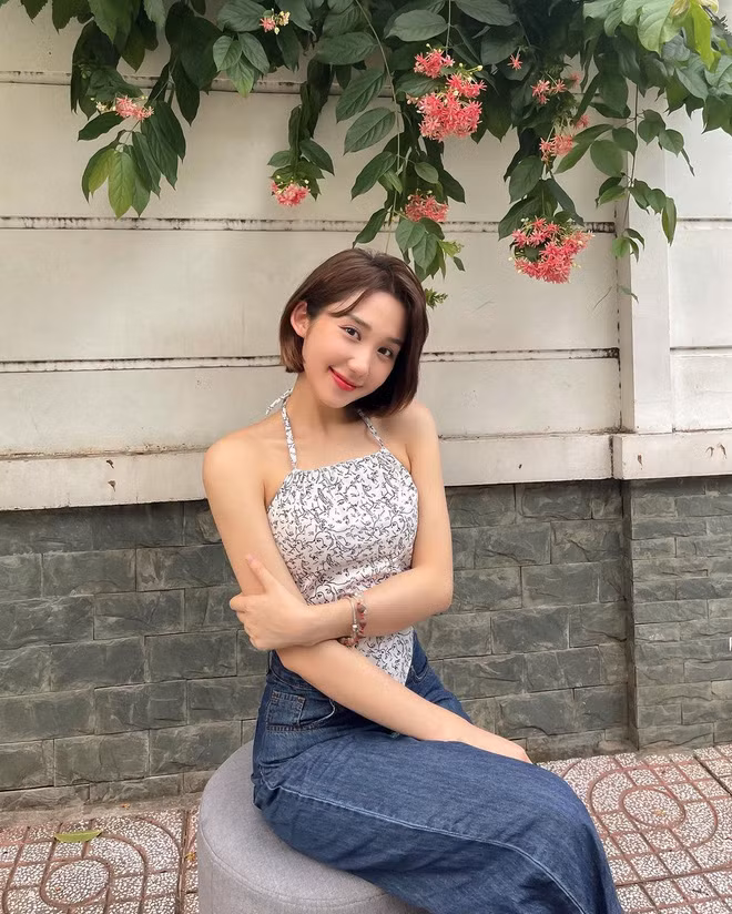 Thậm chí, Mina Young còn đi học nhảy và đã chia sẻ khả năng nhảy khá nhiều lần trên Instagram cá nhân.