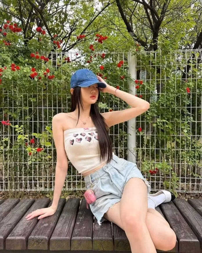 Trước đó, một số hình ảnh chụp vội của fan, nhiều người cũng bày tỏ sự hâm mộ dành cho Won Young vì cô may mắn có được vóc dáng đẹp "trời ban".