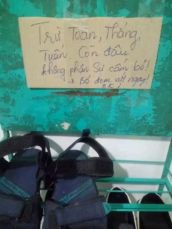 Nhiều cư dân mạng không ngần ngại mà "tag tên" bạn cùng phòng vào để nhắc nhở khéo.