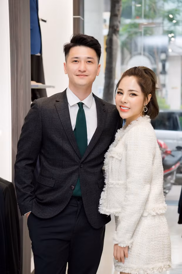 Gần nhất là vụ ồn ào "chọn nhầm người" khi Facebook diễn viên Huỳnh Anh bất ngờ xuất hiện status "Bạch Lan Phương không phải vợ tôi. Xin lỗi vì đã chọn nhầm người, xin lỗi rất nhiều".