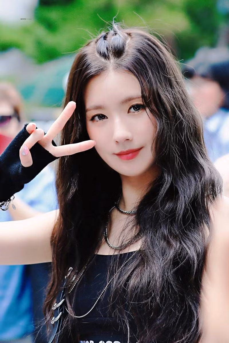 Sở hữu nhan sắc không chỗ chê, Miyeon được đánh giá là phiên bản tiếp theo của dàn mỹ nữ Hàn Quốc sẽ làm khuynh đảo cộng đồng mạng.